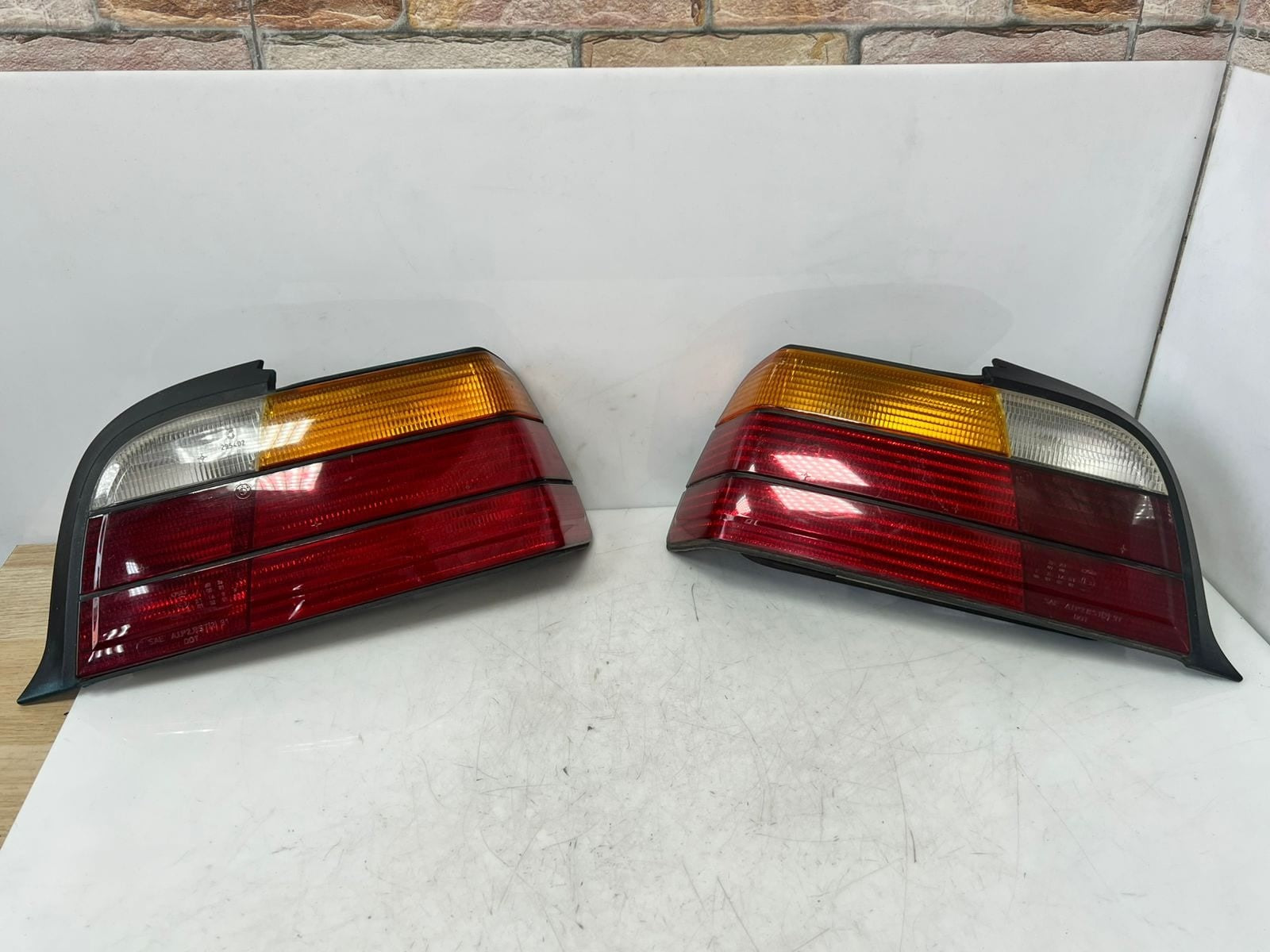 1994 BMW E36 318i 323i 325i 328i M3 REAR Tail Light LEFT RIGHT 8353272 8368337