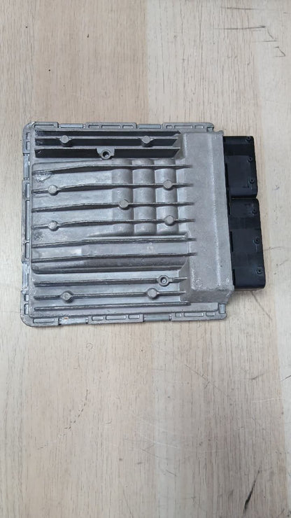 2007-2013 BMW E83 X3 3.0 N52N Engine Control Module 7576670 ECU