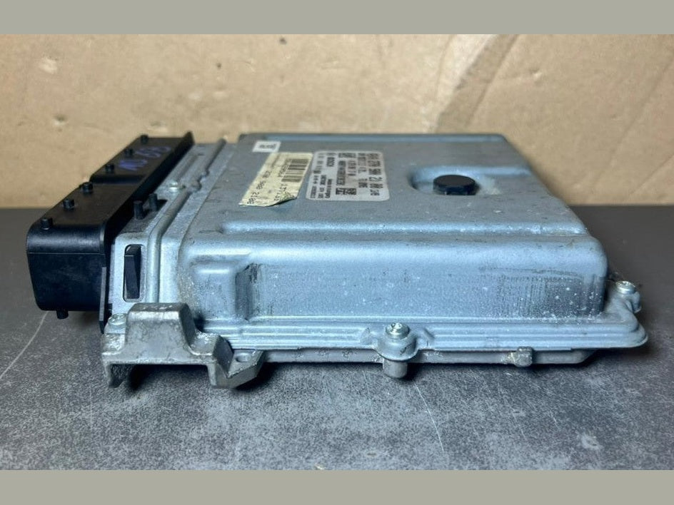 12-18 Mercedes W246 CLA GLA Engine Control Module Unit ECM ECU A270 9002100 OEM