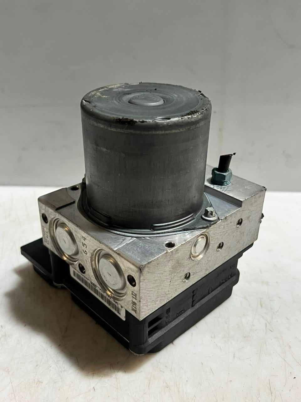2010-2015 BMW X1 E84 ABS Hydraulic Brake Pump Control Module 6860214 OEM