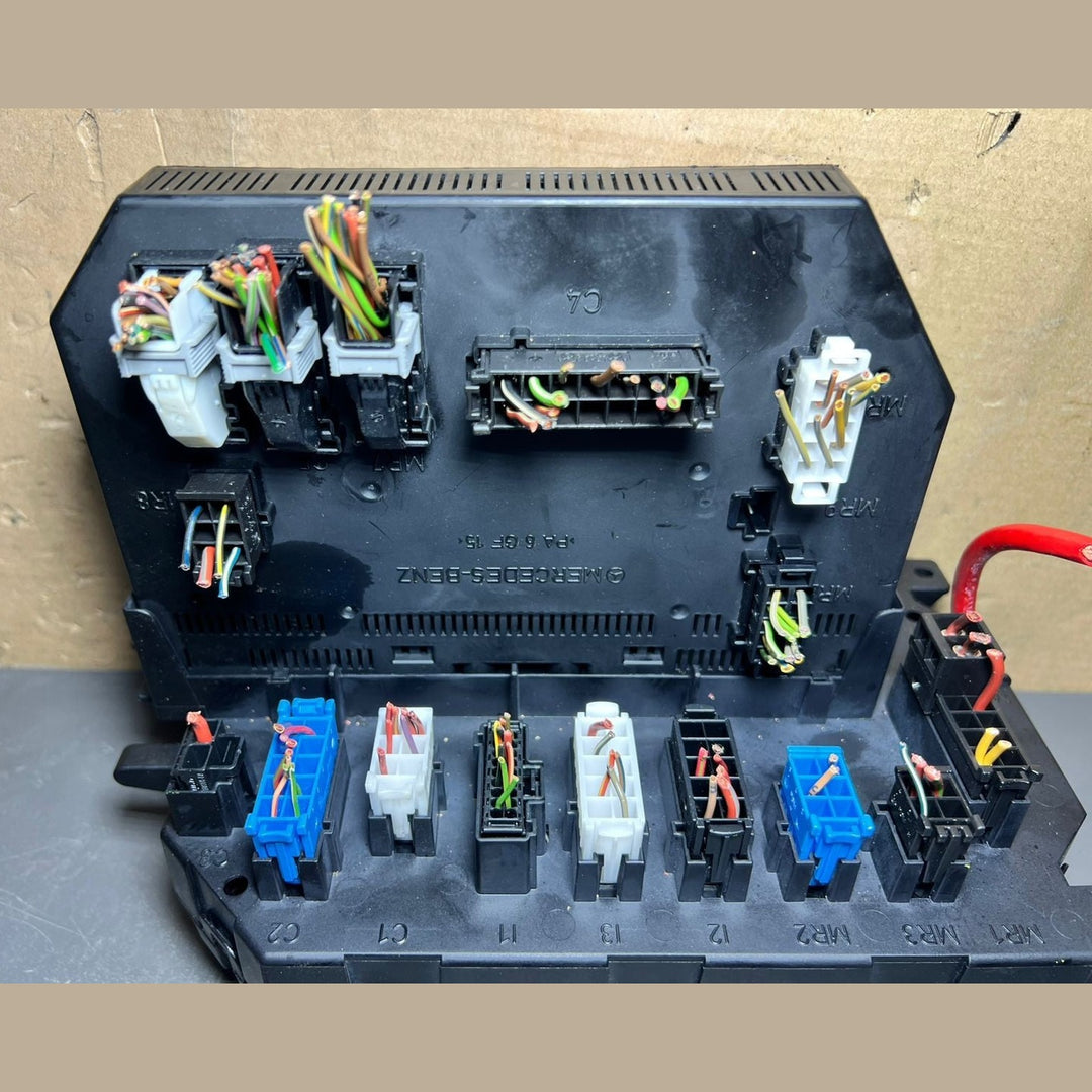 Mercedes W221 S-Class Front Fuse Relay Box SAM Control A221 9006001 A221 9005801
