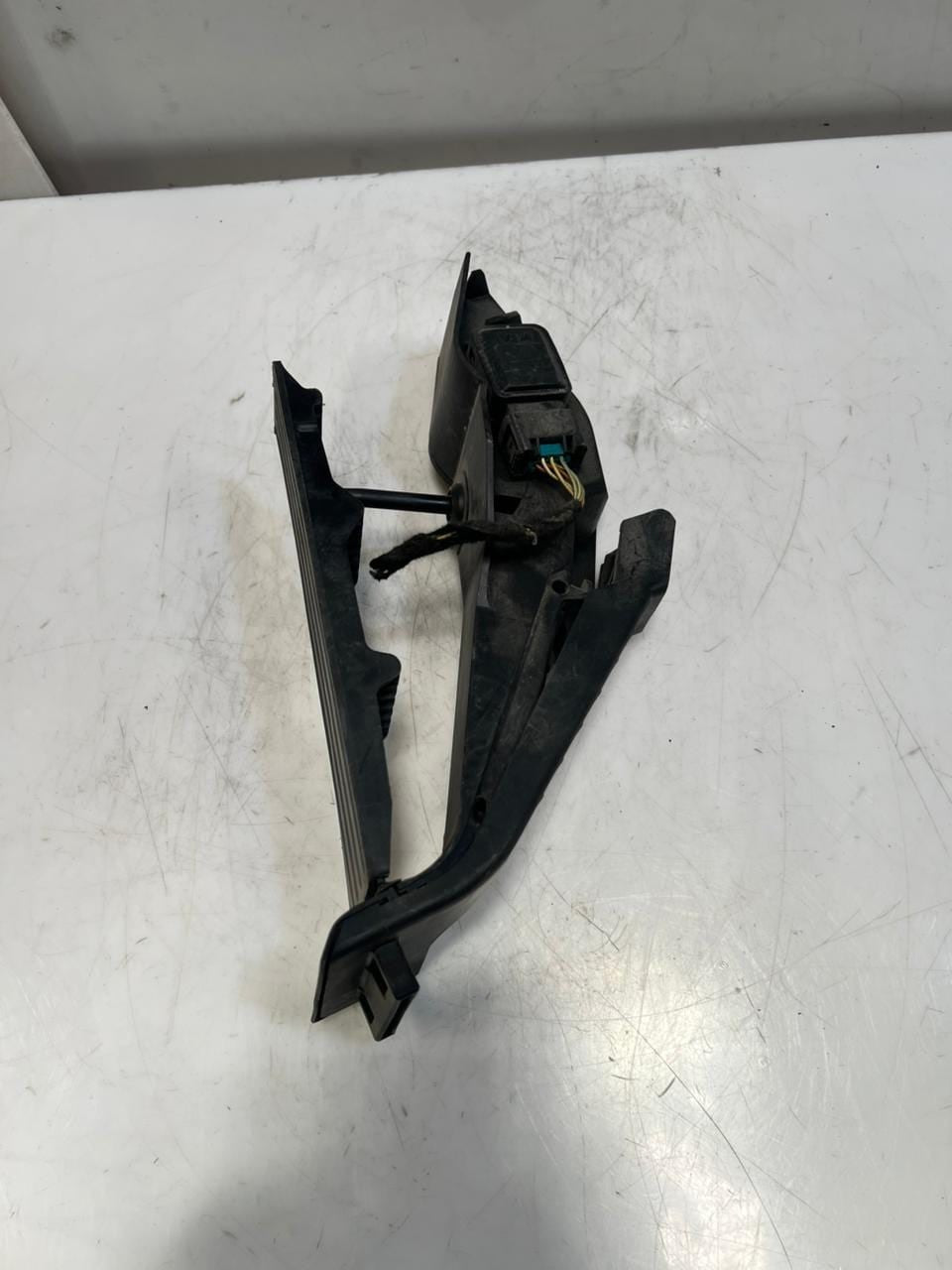 2000-2006 BMW E39, E46, and E53 X5 Accelerator Pedal 6762480 OEM