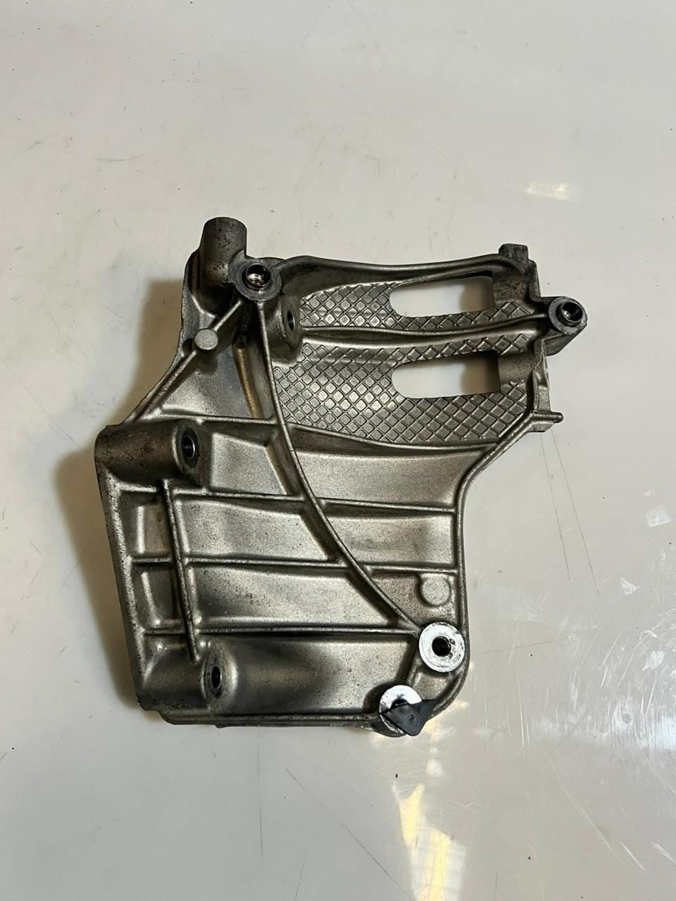 2015-2018 BMW M4 2' M2 F87 F22 F23 Air Conditioning Compressor Bracket 7585167