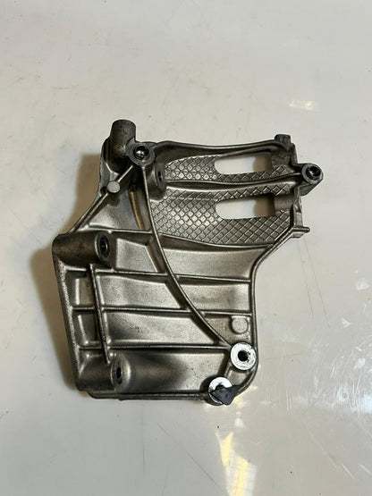 2015-2018 BMW M4 2' M2 F87 F22 F23 Air Conditioning Compressor Bracket 7585167
