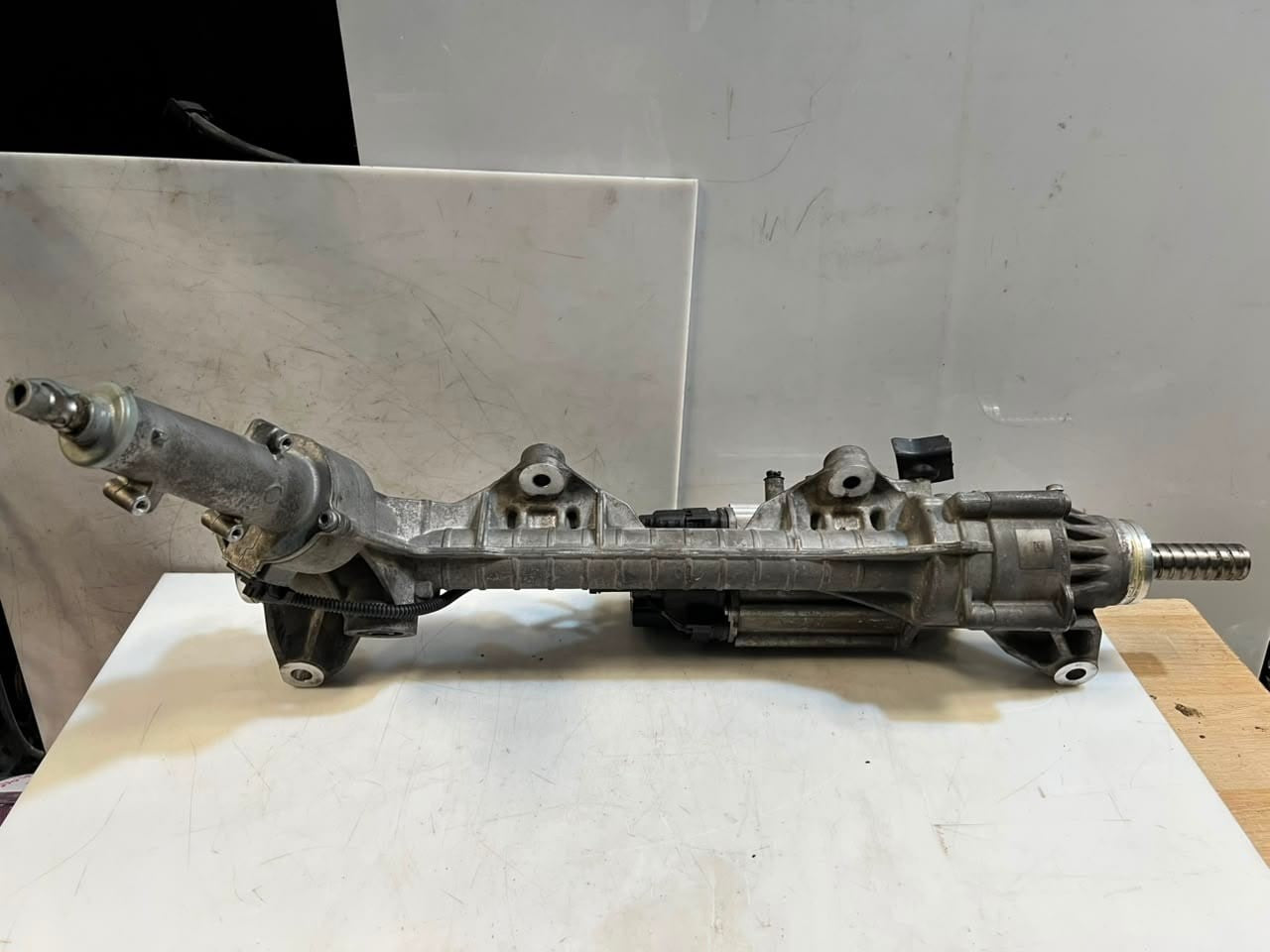 2014-2016 BMW 528i F10 Power Steering Rack 6869213 RHD
