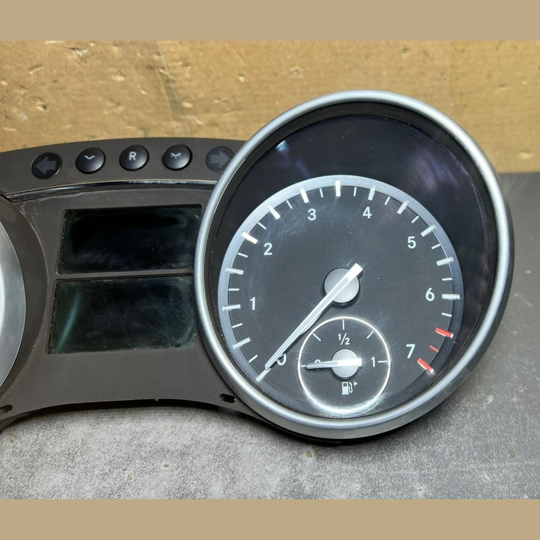 07-13 Mercedes-Benz W164 GL ML Instrument Cluster Speedometer A251 9005800 OEM