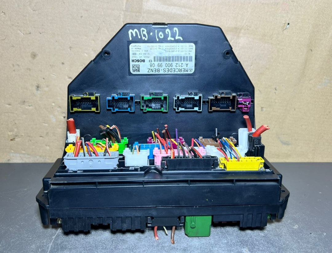 10-16 Mercedes-Benz W212 W204 Front SAM Module Relay Fuse Box A212 9009908 OEM