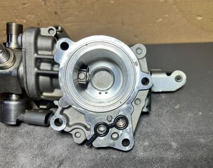 12-18 Mercedes W212 C300 M276 High Pressure Fuel Pump W/Housing A276 0700601 OEM