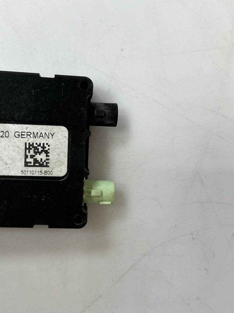 BMW F20 radio signal Antenna Amplifier AM/FM 9226883 OEM