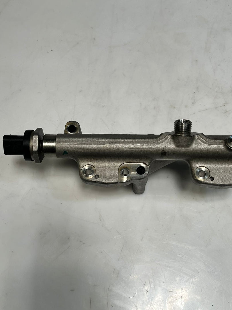 BMW F20 F30 LCI Mini F55 F56 1.5 petrol B38 Fuel Rail High Pressure 7639975 OEM