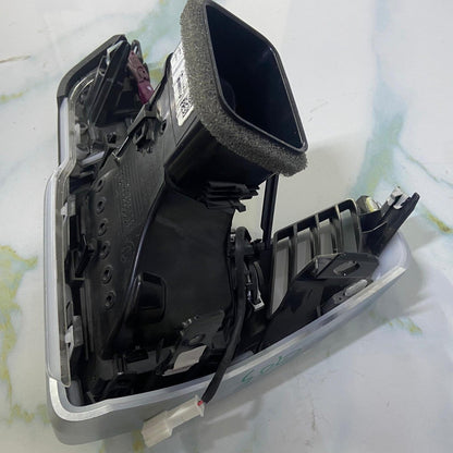 OEM BMW G05 F95 G06 F96 G07 Air Vent Fresh Air Grill Left 9399469