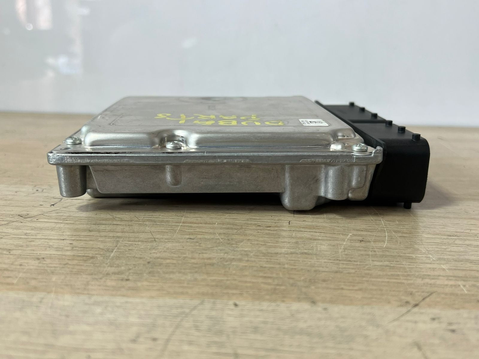 2010-2015 BMW X1 E87 N47D Engine Control Unit 8506442