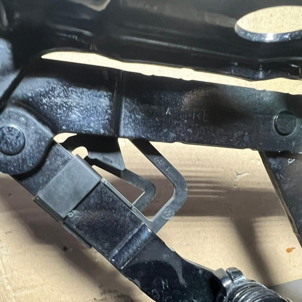 2015-2020 Mercedes-Benz S-Class W222 Front Right Side Bonnet Hinge A222 8800228