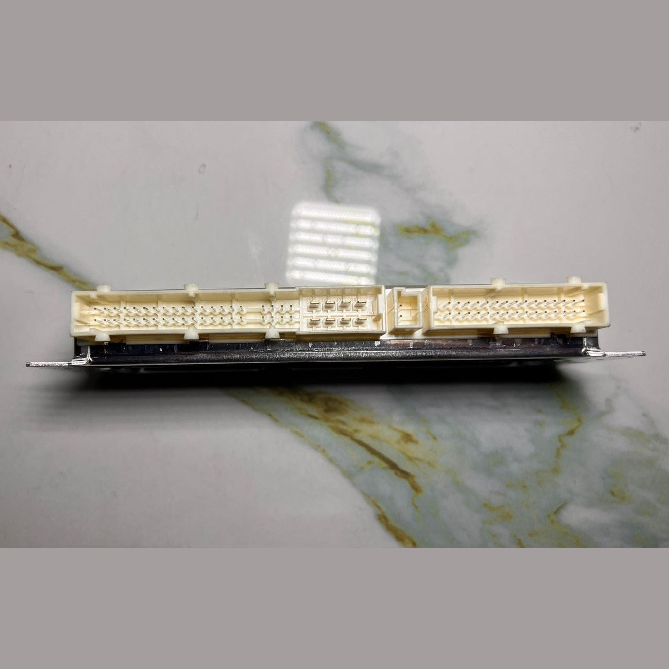 Mercedes-Benz W204 Air Suspension Dynamic Level Control Unit Module A 204 900 20