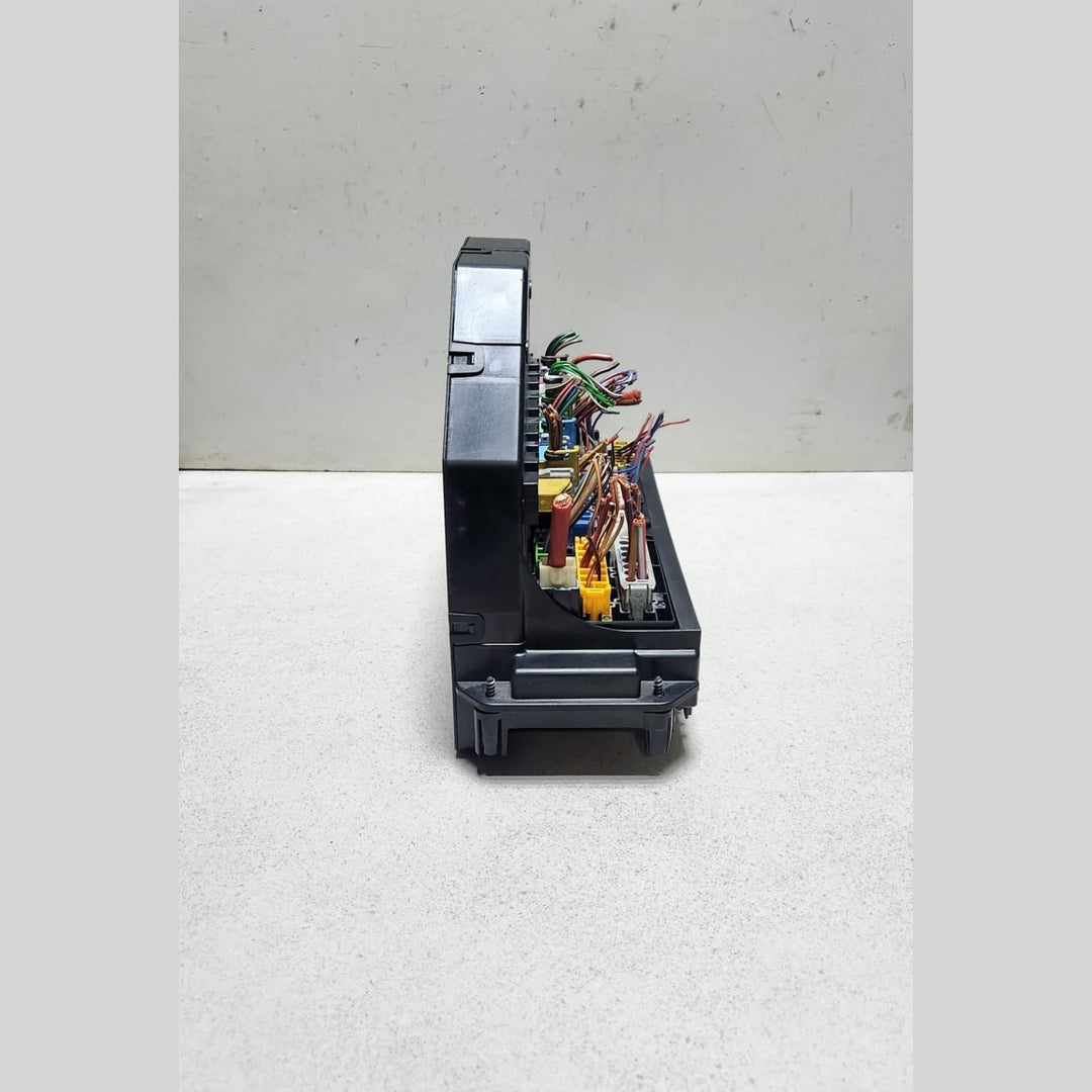 Mercedes-Benz C220 CDI Front Fuse Box Sam Control ModuleA2129005712 W204 C Class