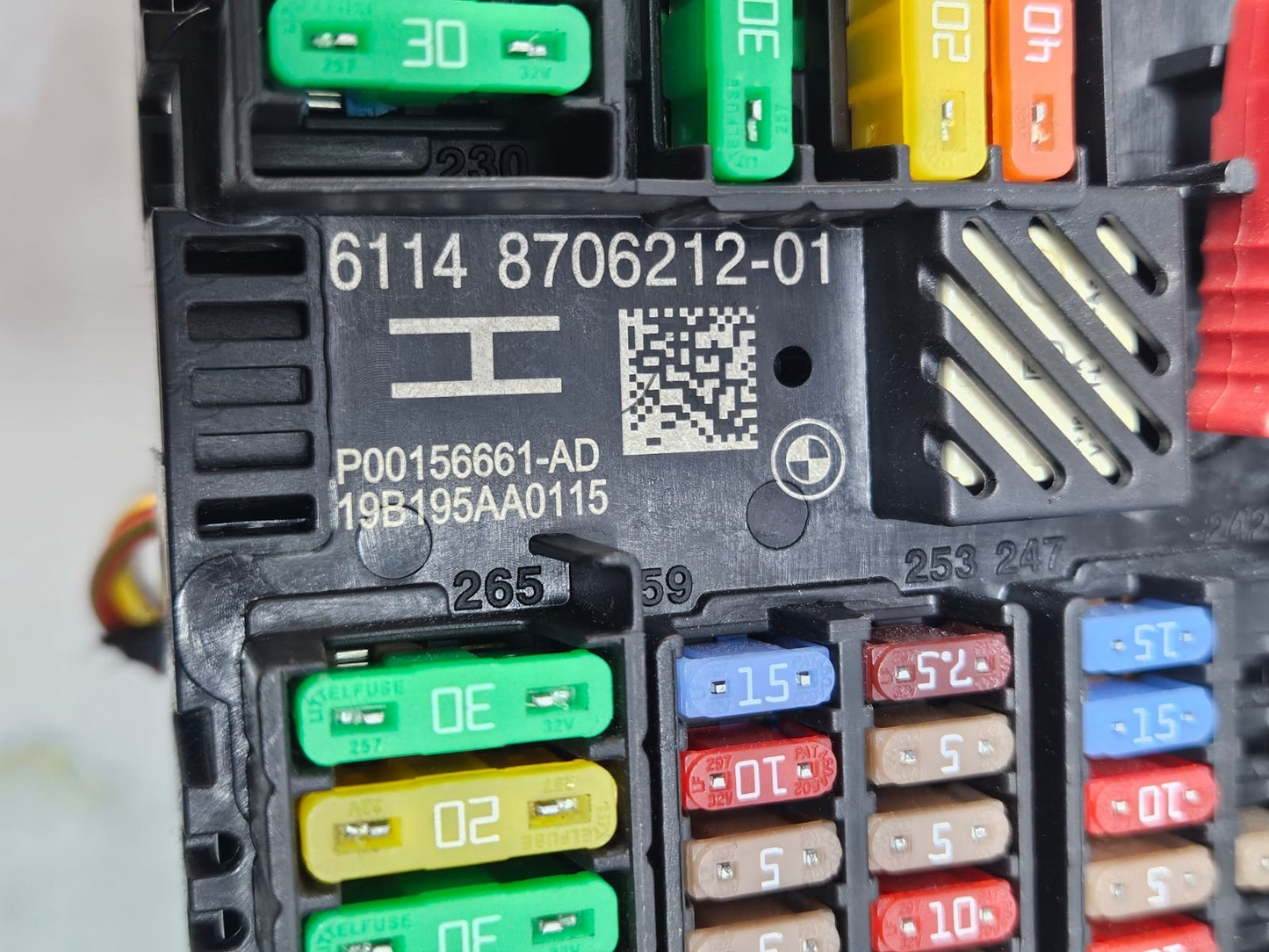 2019-2023 BMW X7 X5 G05 Rear Power Distribution Fuse Box 8706212 OEM