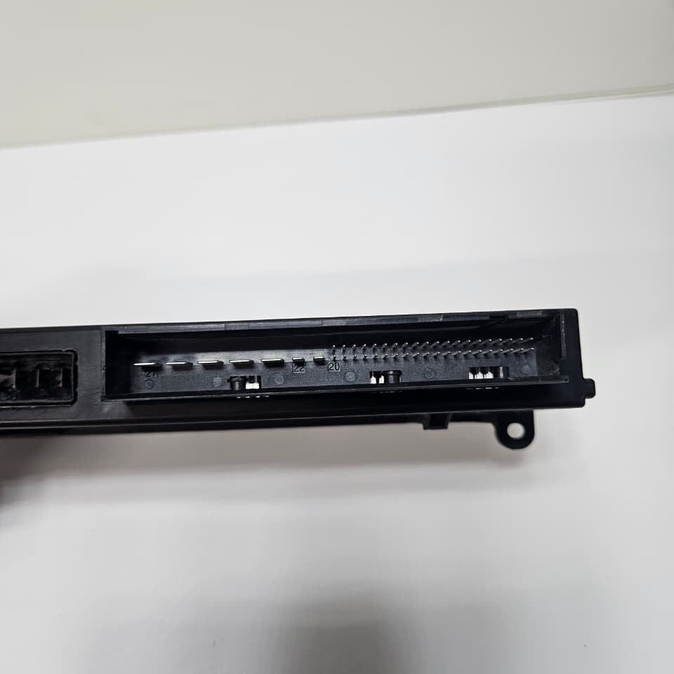 OEM BMW 528i 535i 550i F10 2013 FUSE BOX GENERAL CONTROL MODULE V5 9267455