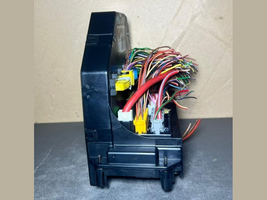 10-16 Mercedes-Benz W212 W204 Front SAM Module Relay Fuse Box A212 9006624 OEM