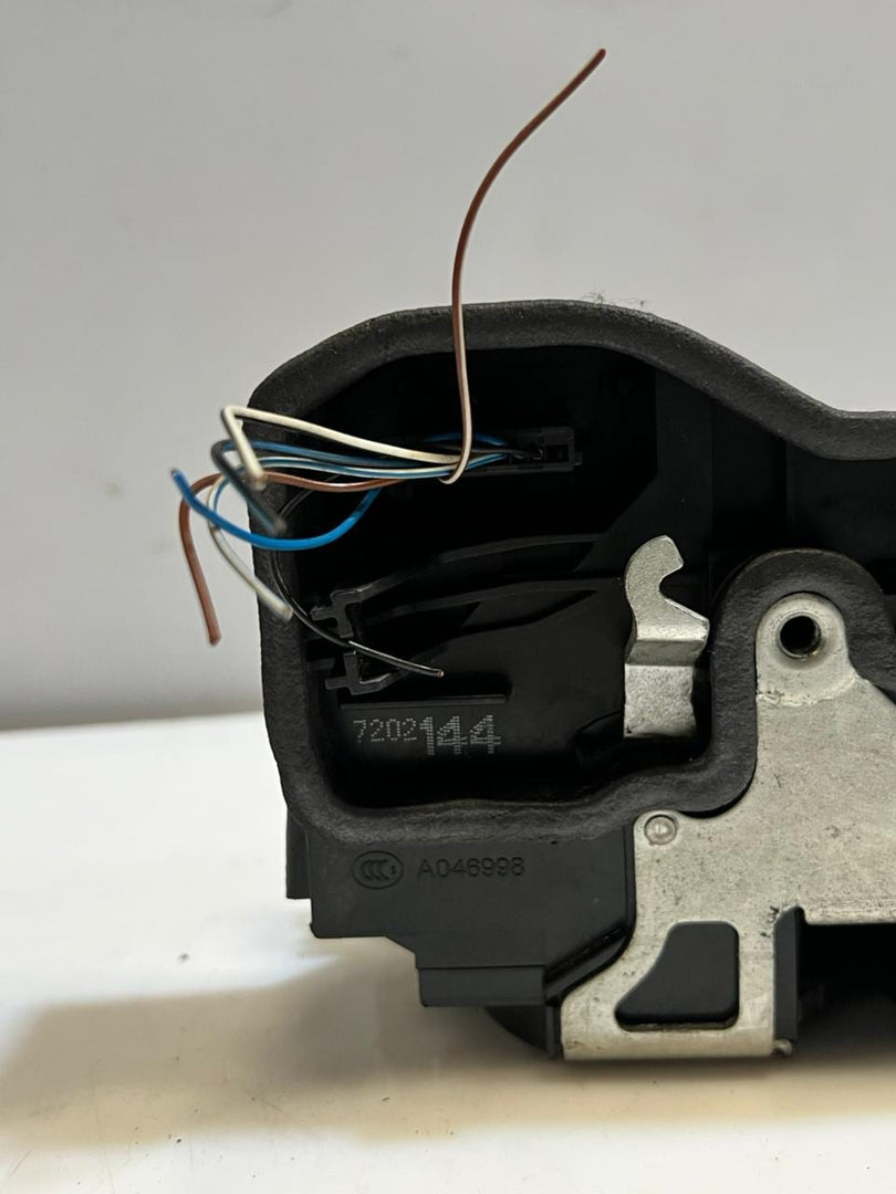 BMW E92 E60 E61 E65 E81 E87 E90 F20 Door Lock Actuator Front Right 7202144 OEM