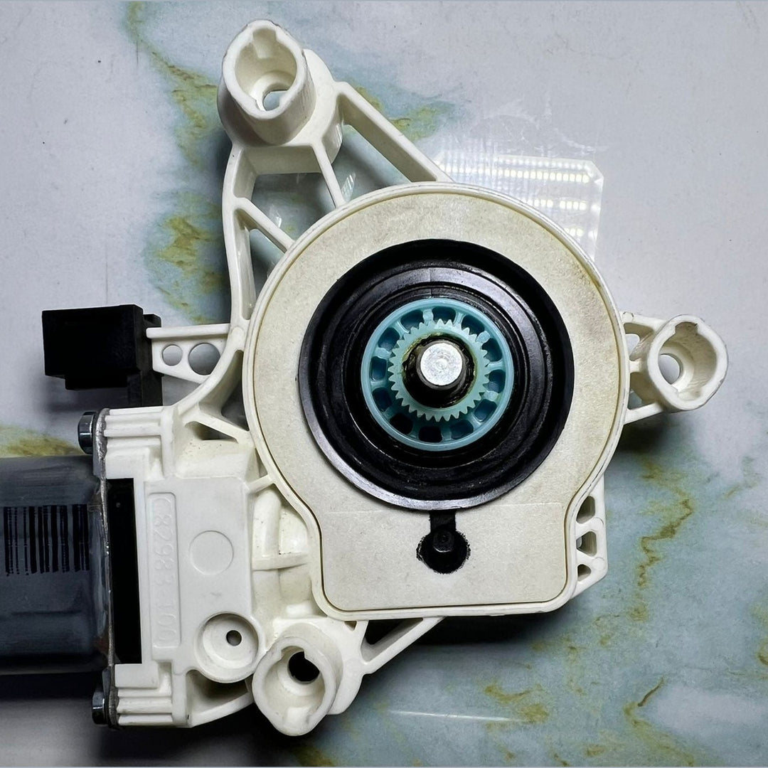 13-18 Mercedes-Benz W246 CLA Window Motor Front Right Side A000 9061607 OEM