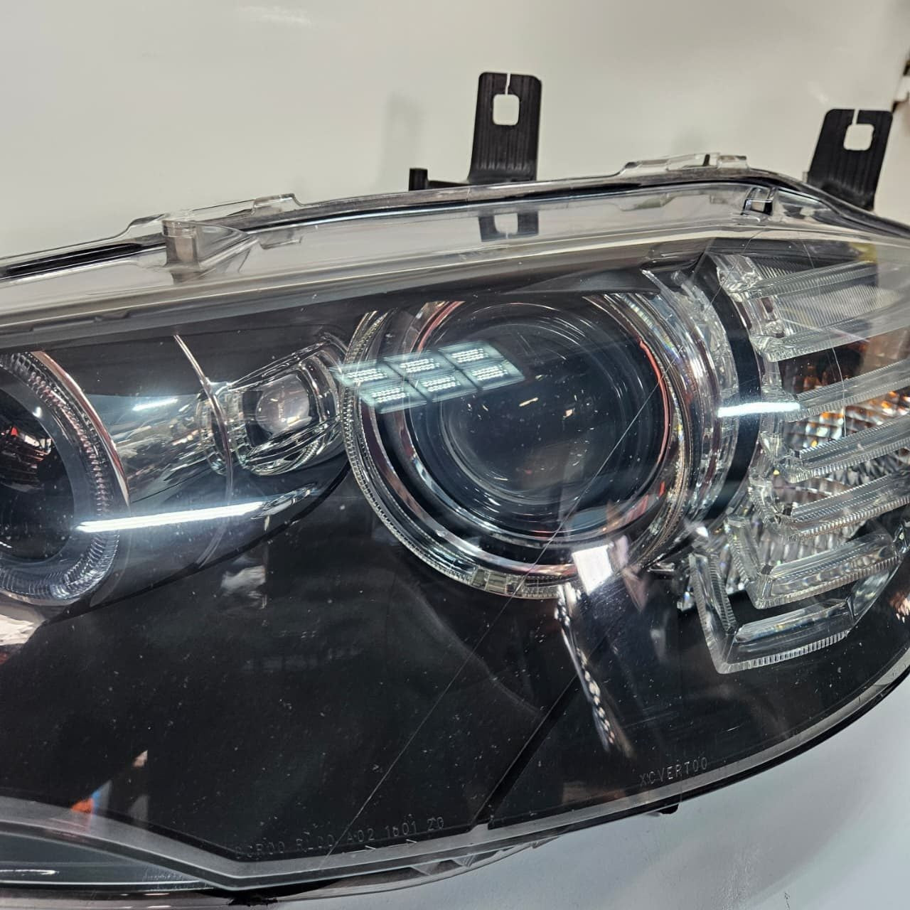 OEM 2008-2014 BMW X6 E71 Left Side Xenon Headlight ECE 7271359