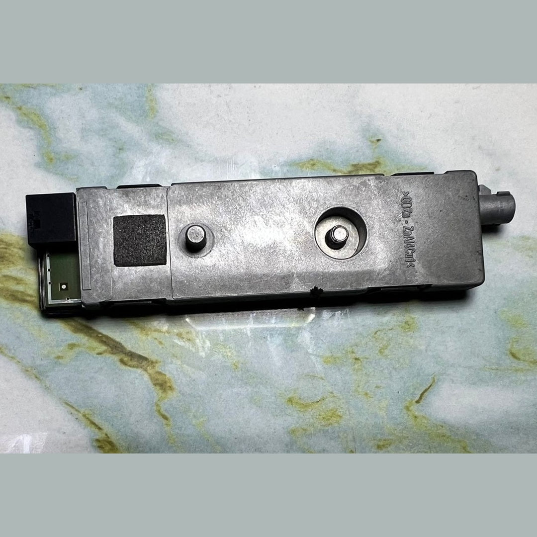 Mercedes Antenna Amplifier A2129050001 E-Class W212 E300