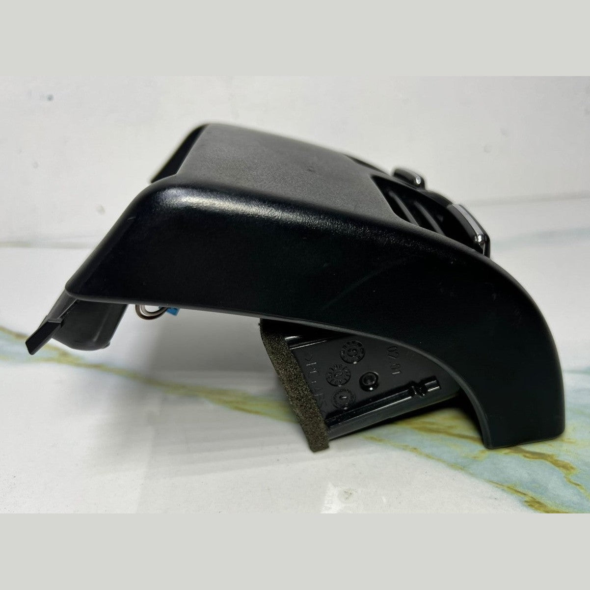 2008-2012 Mercedes-Benz W204 C-Class Centre Console Air Vent A204 8300954 OEM