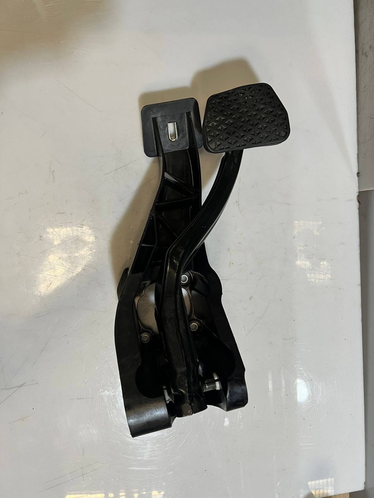2022 BMW iX I20 xDrive 40 Brake STOP Pedal BRACKET 6893659 OEM