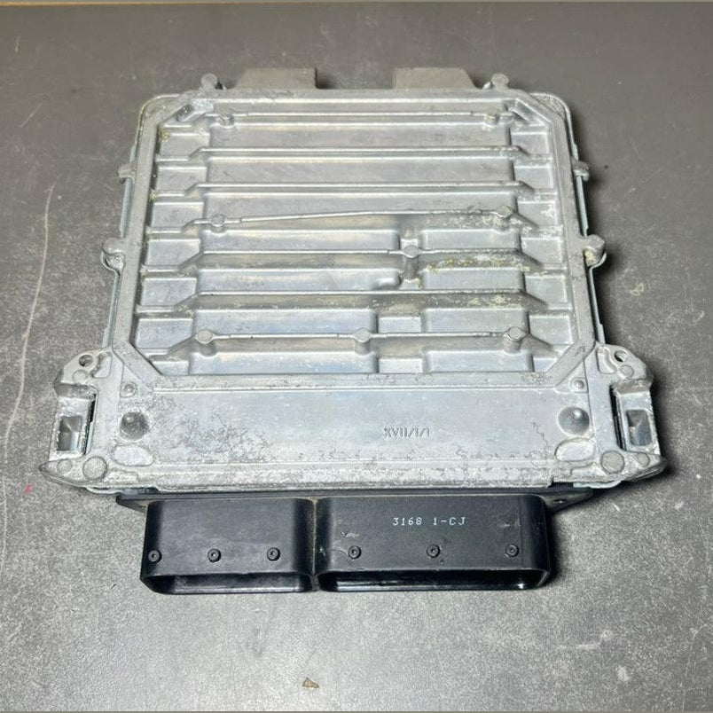 12-18 Mercedes W246 CLA GLA Engine Control Module Unit ECM ECU A270 9002100 OEM