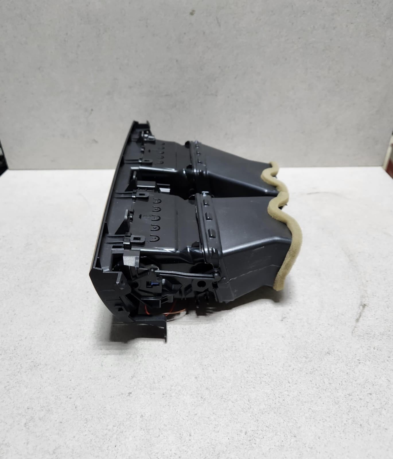 BMW Center Dash Air Vent 9209136 F10 F11 F12 F10 F11 F12 AFTERMARKET