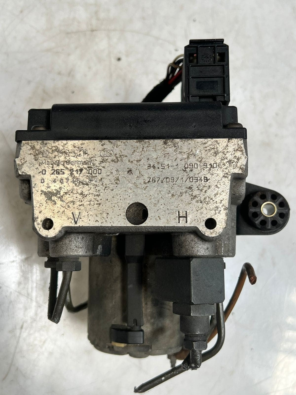 1997-2000 BMW 528i 5 Series E39 Abs Brake Pump Module 0265217000 1090910 OEM