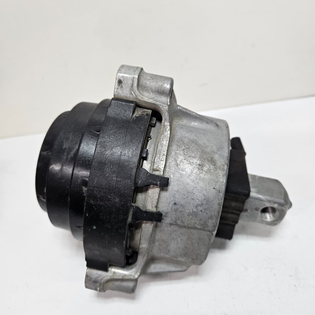 2019-2022 BMW X5 G05 Engine Mount Right 9844522