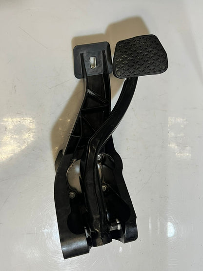 2022 BMW iX I20 xDrive 40 Brake STOP Pedal BRACKET 6893659 OEM