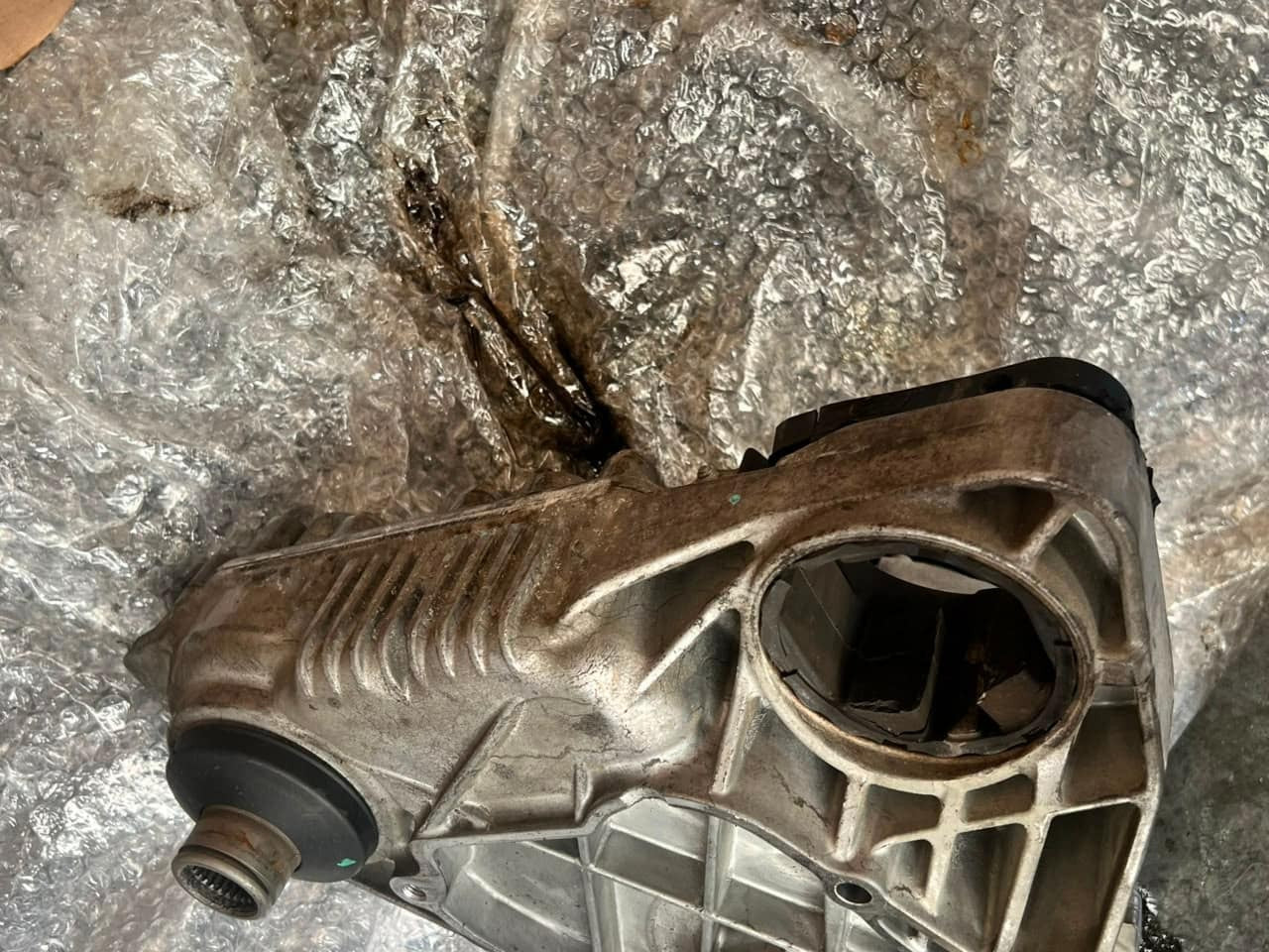 2009-2012 BMW X5 E70 and X6 E71 DISTRIBUTOR Transfer Case 7635753 OEM