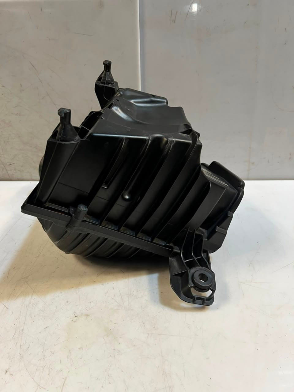 2015-2021 BMW X1 2' F45, F46, F48, F49, F55 Air Filter Box 7609482 OEM