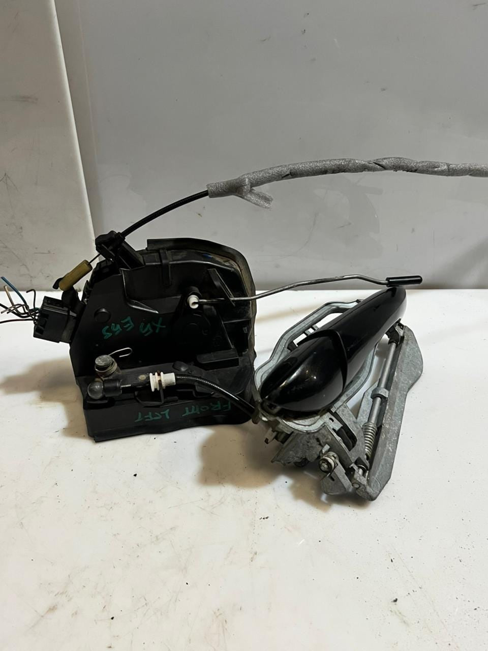 2000-2006 BMW X5 E53 FRONT LEFT Door Lock Actuator 8402539 OEM