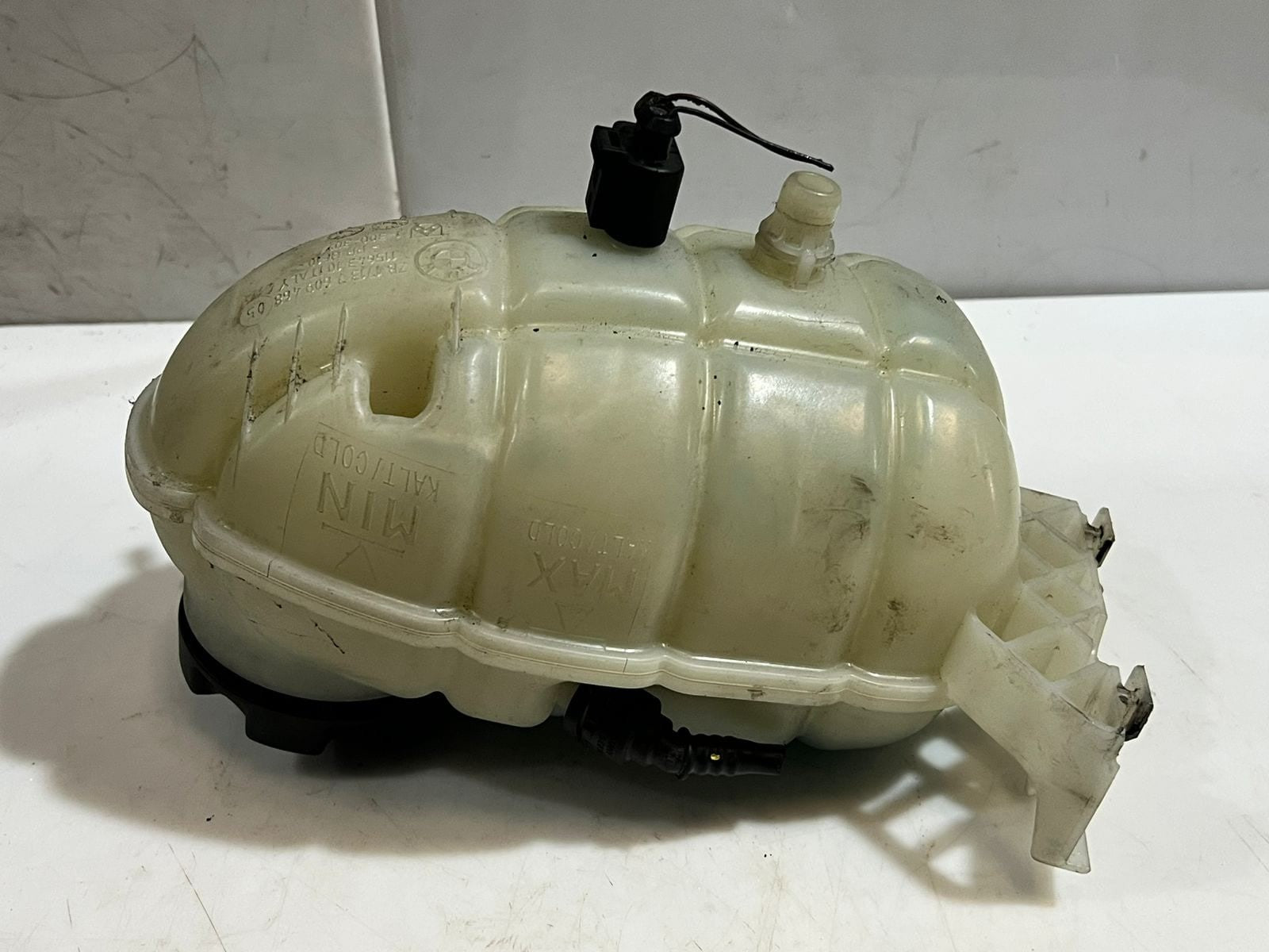 BMW 1 2 3 4 SERIES F20 F21 F30 F32 F36 RADIATOR Coolant Expansion Tank 7609468