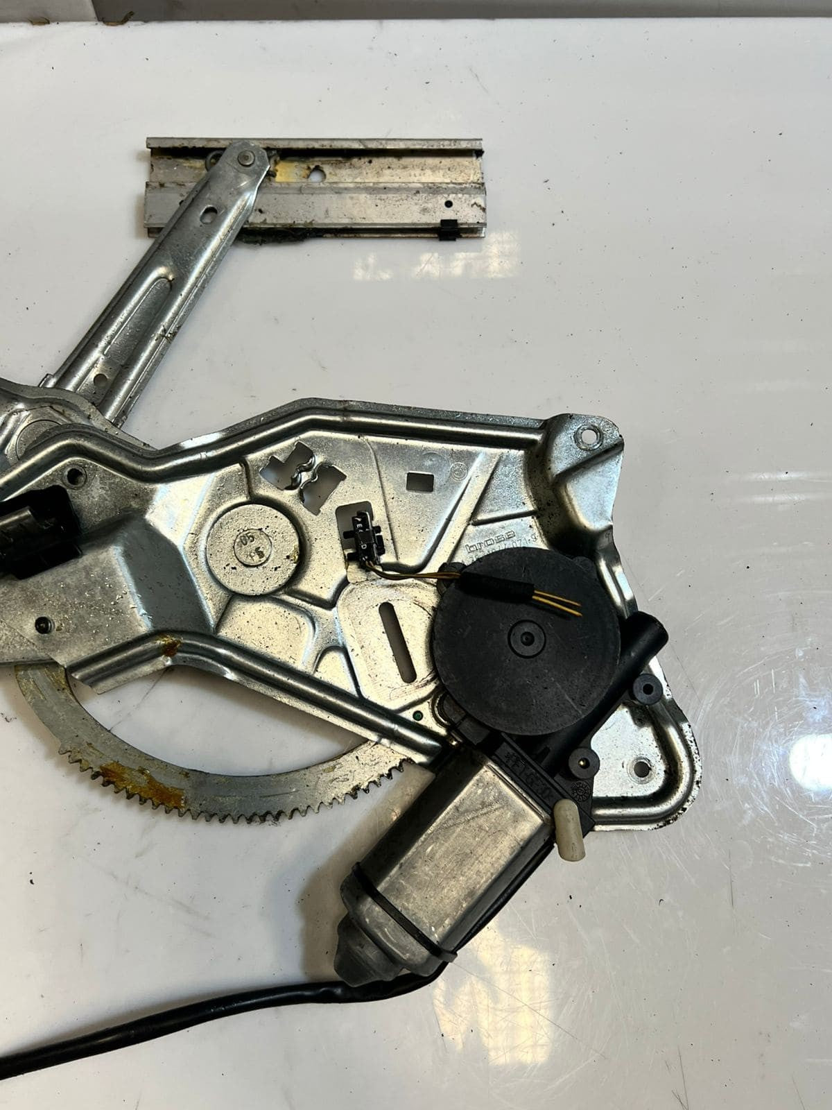 BMW 5 Series E34 Window Regulator Rear Left LIFTER Electric MOTOR 1944071 OEM
