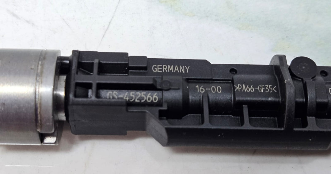 BMW S63B44 M5 F90, M8 F91 F92 F93, G30 5 Series Fuel Injector 7852362 OEM-1 PC