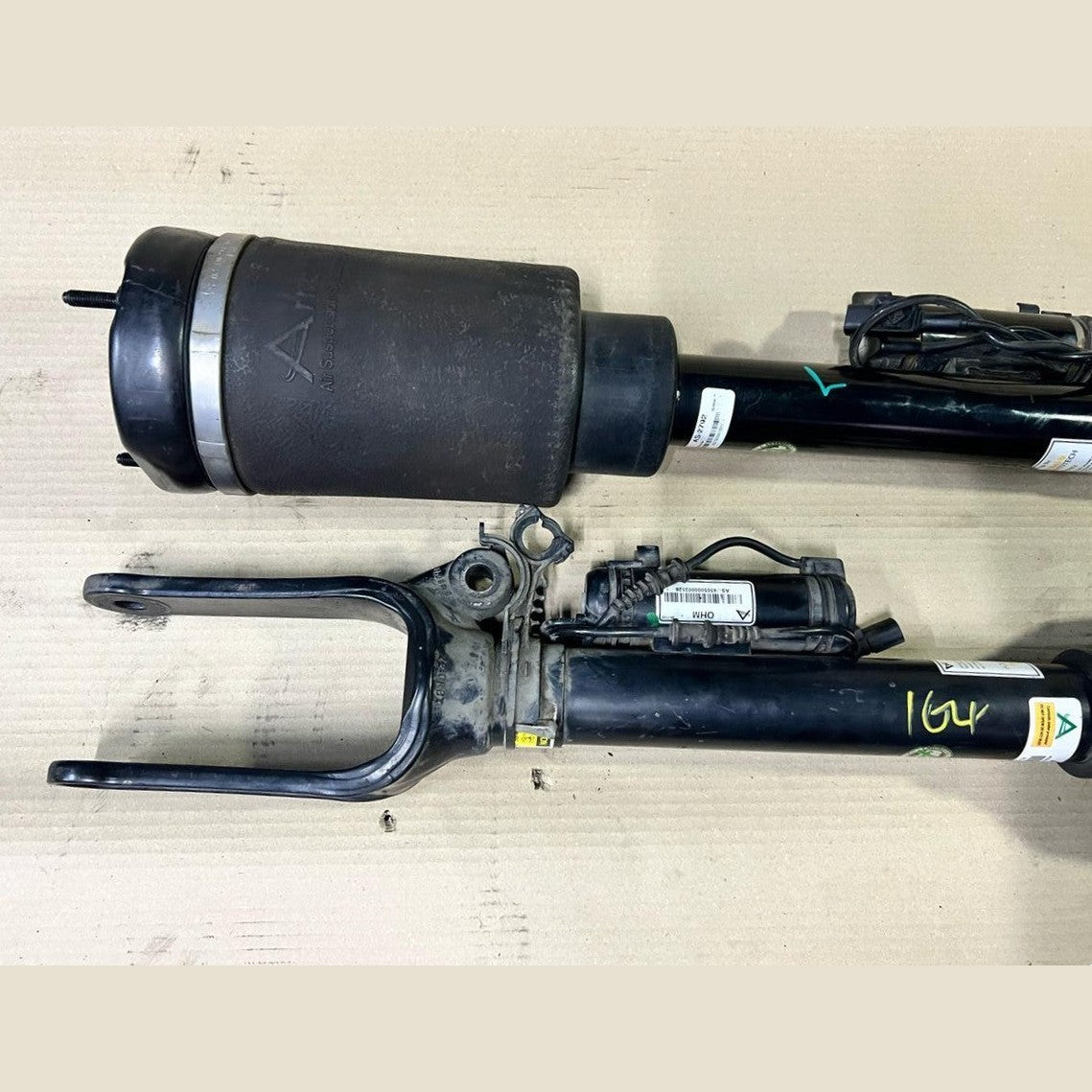 Mercedes W164 GL450 Front Right \ Left Side Air Suspension Shock Absorber Strut