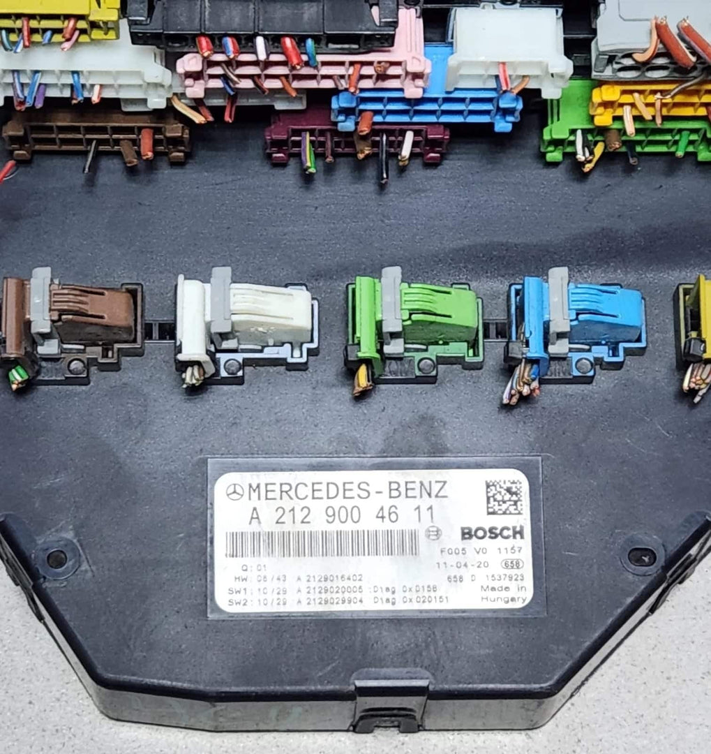 2011-2012 Mercedes-Benz C180 Fuse Box Control Module A2129004611 W204 C-Class 