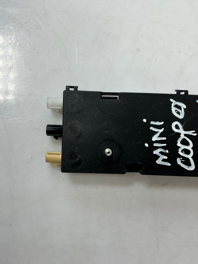 2011-16 Mini Cooper R60 Countryman Fm/Am Antenna Amplifier Diversity 9803855 OEM