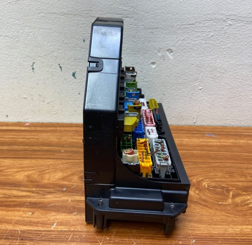 2012-16 Mercedes E200 Front SAM Fuse Box Control Module A2129004911 E-Class W212