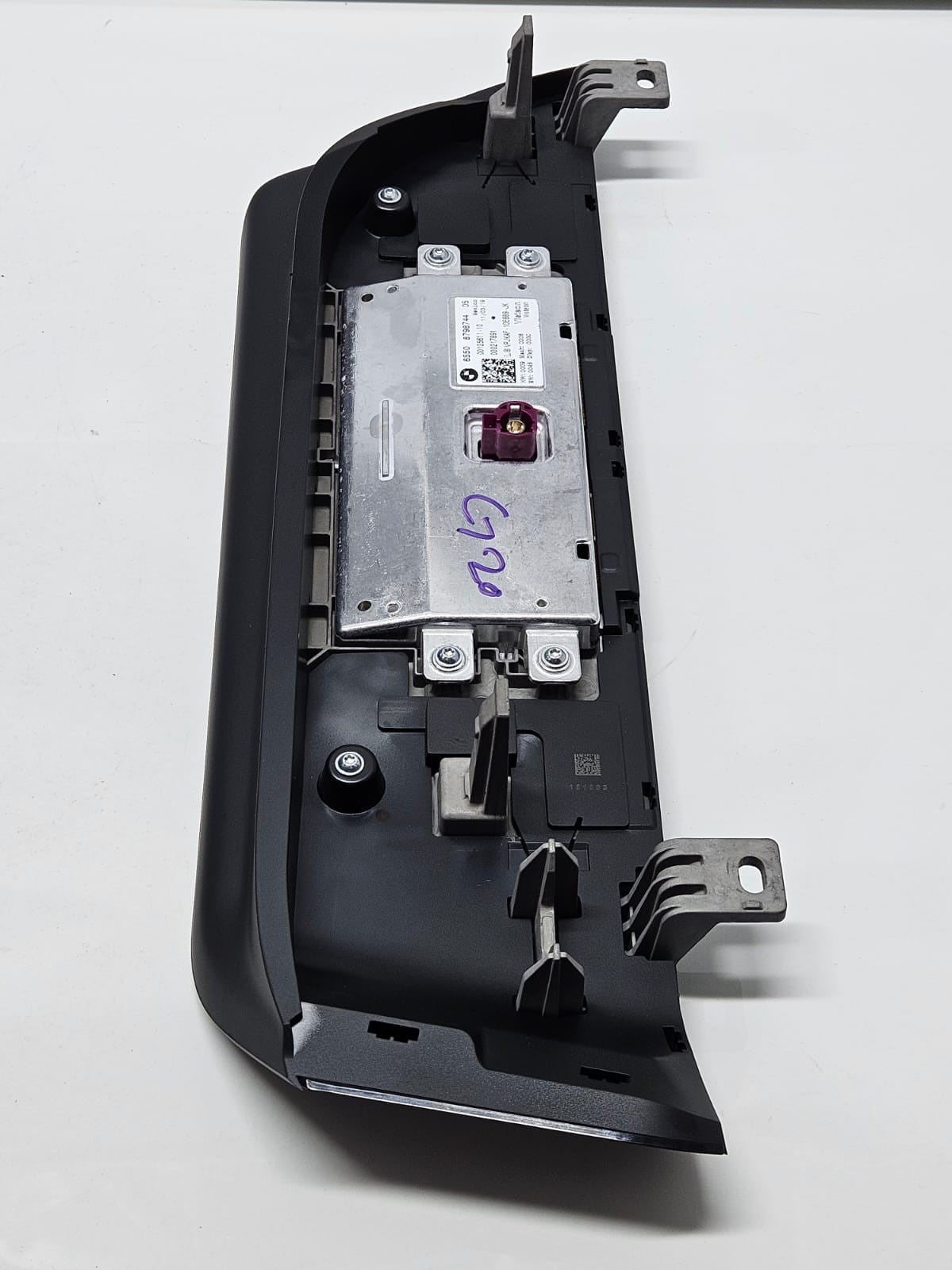 8798744-2019 BMW 330i G20 RHD Central Information Display Screen OEM