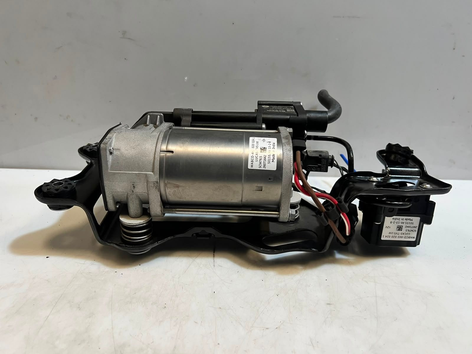2015-2019 BMW X5 F15 F85 X6 F16 F86 Air Suspension Compressor Motor 6875177 OEM