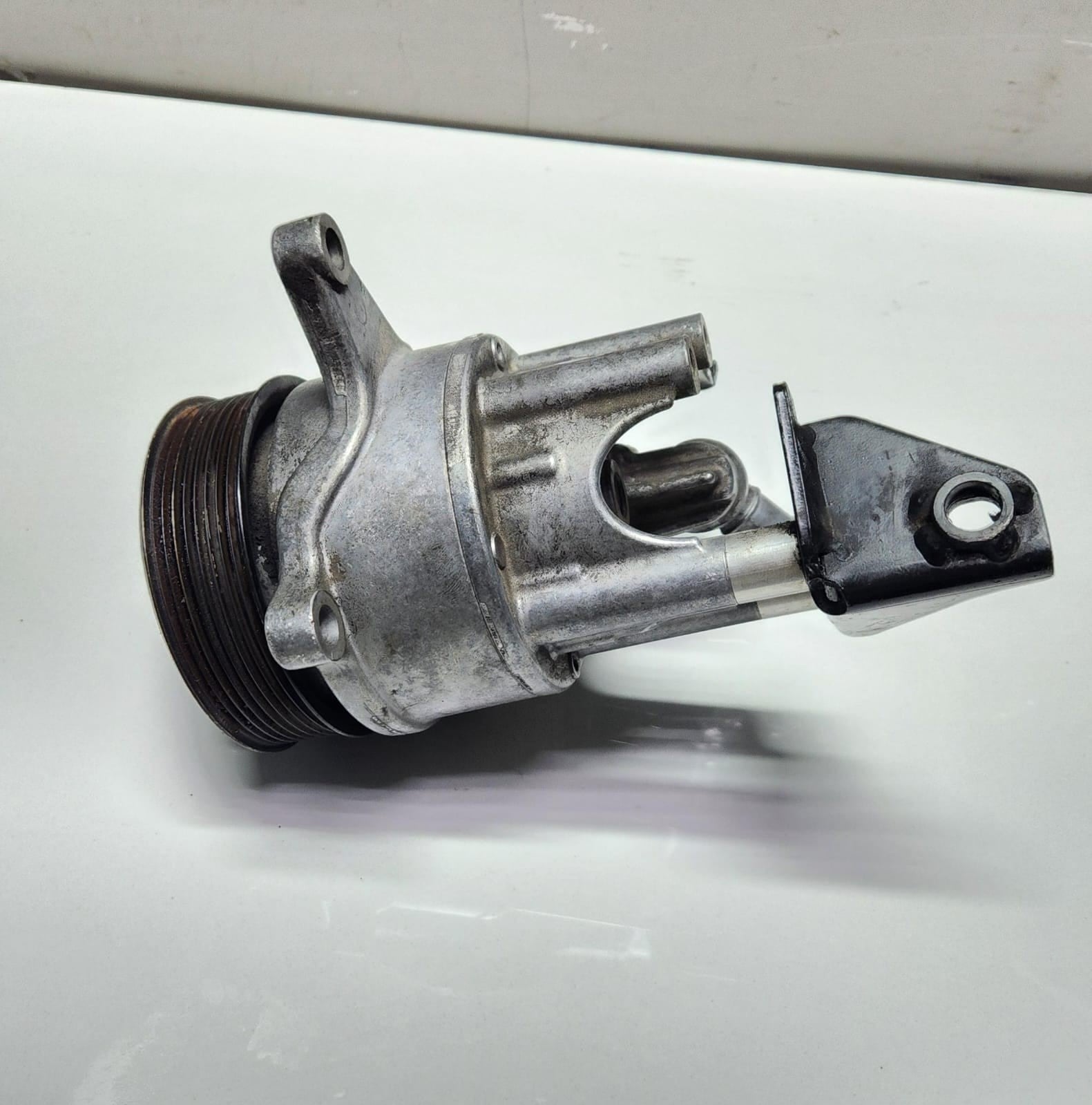 BMW  F10 Hydraulic Pump Dynamic Drive 6850590 6 Series OEM