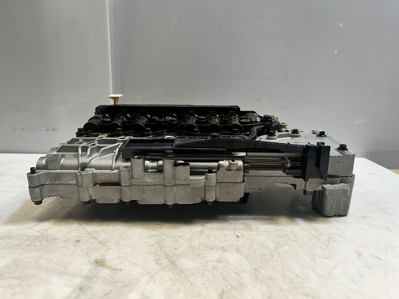 2004-10 BMW 325i E81 E90 E91 E84 E83 Automatic Transmission Valve Body 24242994