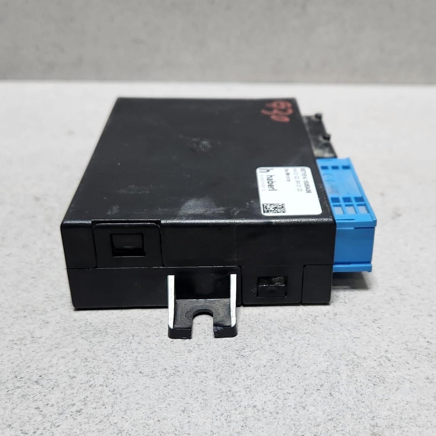 2018-2020 BMW 520i Authority Control Module 8071814  5 Series G30 G31 OEM