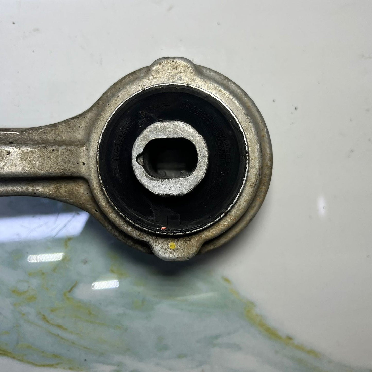 08-14 Mercedes W207 E350 C300 C350 Front Left Side Suspension Upper Control Arm