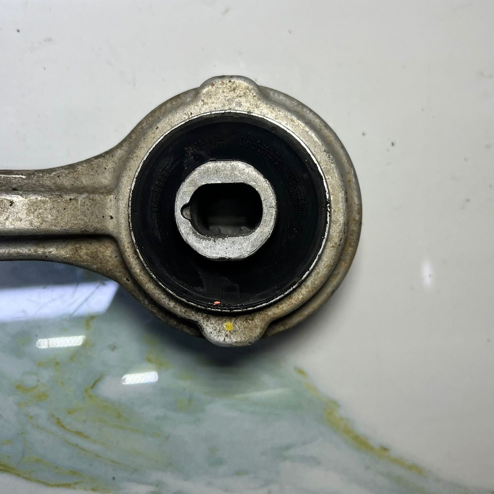 08-14 Mercedes W207 E350 C300 C350 Front Left Side Suspension Upper Control Arm